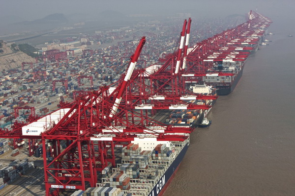 Shanghai-port-container
